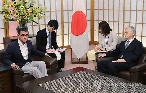 日수출규제 3주…한국 관련주 '웃음' 일본 관련주 '한숨'