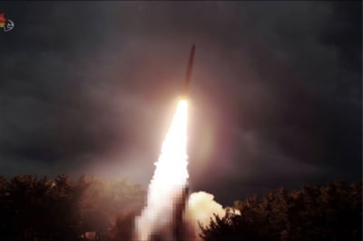 북한, 이틀 만에 또 발사체 2발 발사…트럼프 "아무 문제 없다, 일반적인 미사일"
