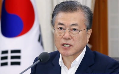 문 대통령 "우리 경제 기초 체력 튼튼…가짜뉴스 경계해야"