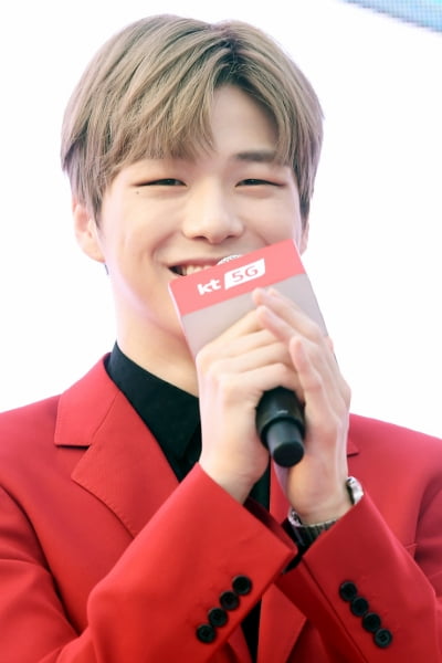 [포토] 강다니엘, '귀여운 눈웃음~'