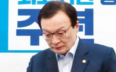 "안보불안 비판은 新친일" vs "김정은이 축배 들 것"