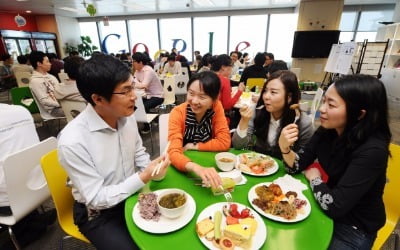  구내식당 맛집서 '한 끼'…돈 아끼고 건강 챙기고 '일석이조'