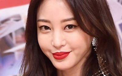 한예슬, '언니네 쌀롱'으로 데뷔 후 첫 예능 MC 도전