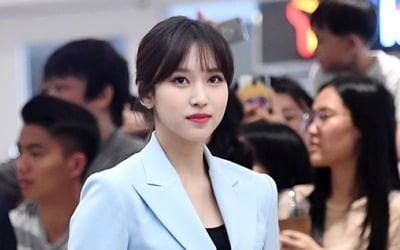 트와이스 미나, 일본 오사카서 휴식 끝내고 부축 받으며 입국