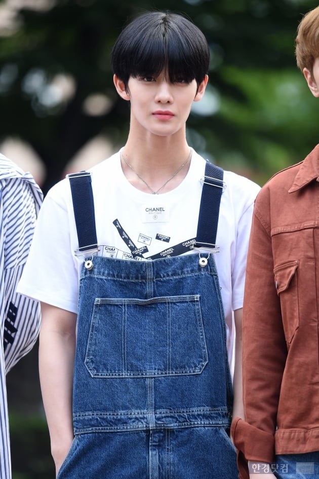 [포토] CIX 배진영, '부드러운 눈빛에 빠져들겠네~'