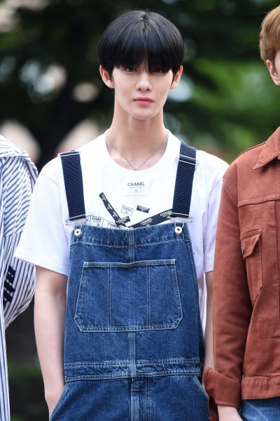 [포토] CIX 배진영, '부드러운 눈빛에 빠져들겠네~'