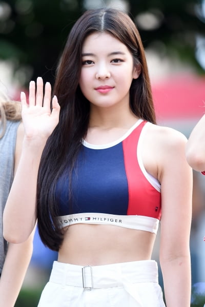 [포토] ITZY 리아, '잘록한 개미허리 뽐내며'