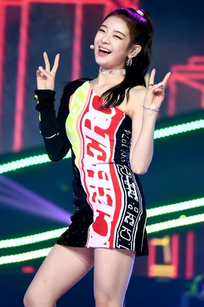 [포토] ITZY 리아, '상큼한 미소로 브이~'