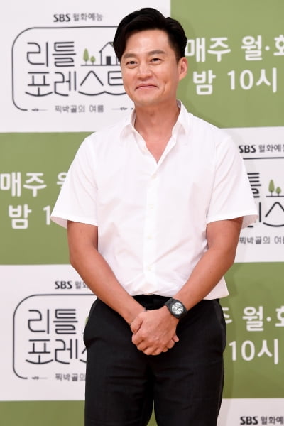  이서진, '부드러운 삼촌 미소~'