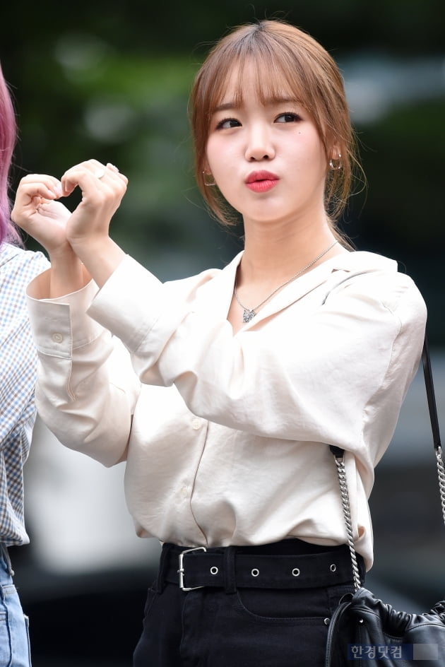 [포토] 위키미키 최유정, '뾰로통한 표정도 귀여워~'