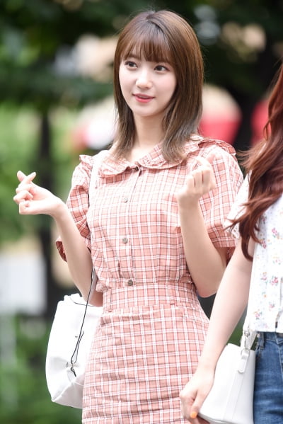 [포토] 오마이걸 비니, '깜찍하게 손가락 하트 발사~'