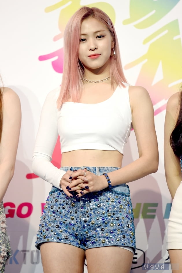 [포토] ITZY 류진, '돋보이는 인형 미모' (2019 소리바다 어워즈)