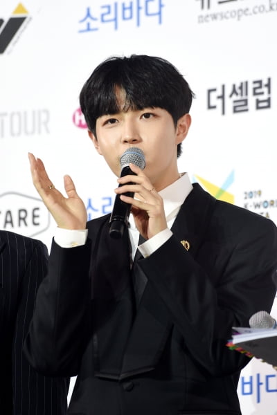 [포토] 김재환, '보고 또 봐도 보고싶은' (2019 소리바다 어워즈)