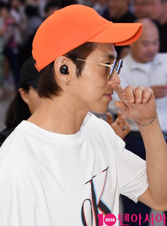 동방신기(TVXQ) 멤버 유노윤호가 6일 오후 ‘SMTOWN LIVE 2019 IN TOKYO’ 공연등을 마치고 김포국제공항을 통해 입국하고 있다.