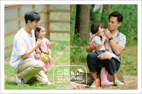 아이들과 놀아주는 ‘리틀 포레스트’ 이승기, 이서진. /사진제공=SBS