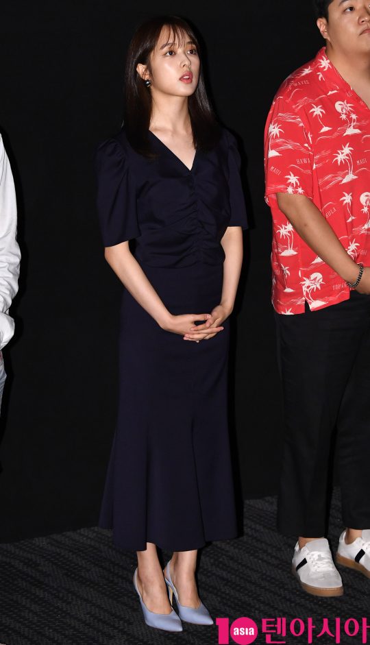 배우 김보라가 8일 오후 서울 강남구 삼성동 메가박스 코엑스에서 열린 영화 ‘암전’ 가족시사회 무대인사에 참석했다.