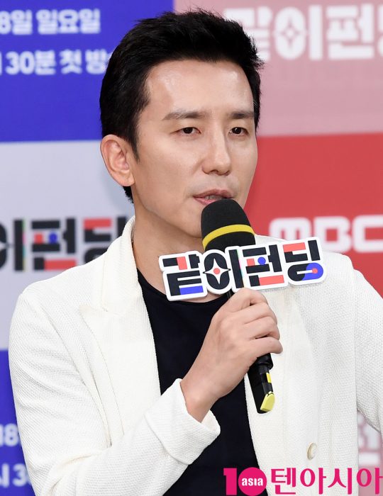 가수 유희열이 14일 오후 서울 상암동 MBC 골든마우스홀에서 열린 MBC 새 예능프로그램 ‘같이 펀딩’ 제작발표회에 참석했다. /조준원 기자 wizard333@