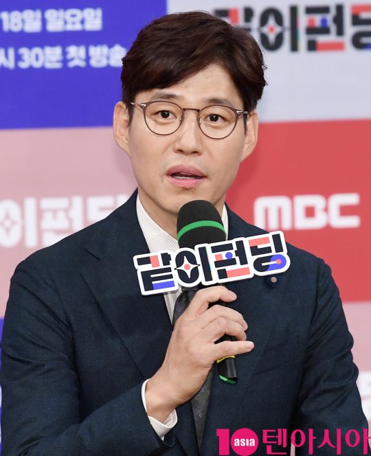 배우 유준상이 14일 오후 서울 상암동 MBC 골든마우스홀에서 열린 MBC 새 예능프로그램 ‘같이 펀딩’ 제작발표회에 참석하고 있다.