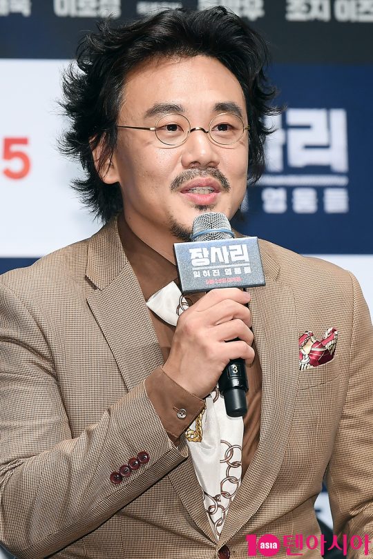 배우 김인권이 21일 오전 서울 신사동 CGV 압구정에서 열린 영화 ‘장사리:잊혀진 영웅들’ 제작보고회에 참석해 인사말을 하고 있다.