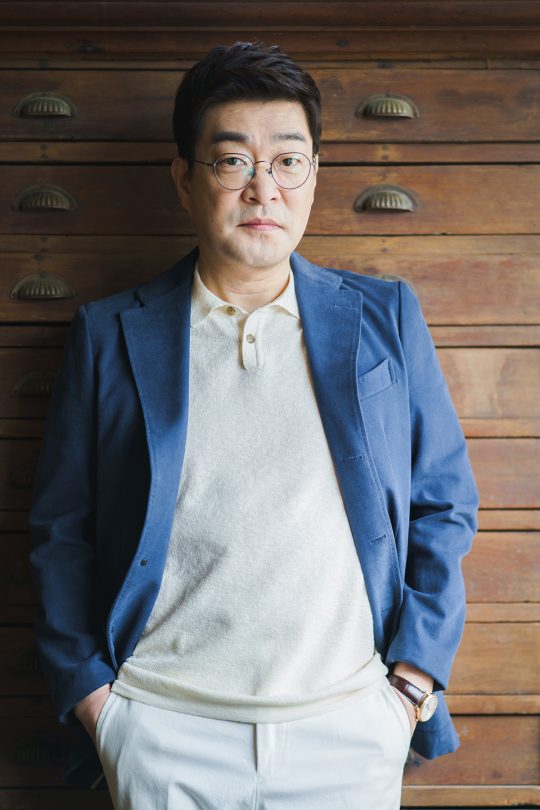 배우 손현주는 ‘광대들: 풍문조작단’에 대해 “역사적 사실에 상상력을 더해 만들어 어렵지 않고 유쾌하게 볼 수 있는 발랄한 가족영화”라고 소개했다. /사진제공=워너브라더스 코리아