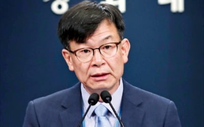 김상조 "5대 그룹 총수 만날 것…日 대응 논의"