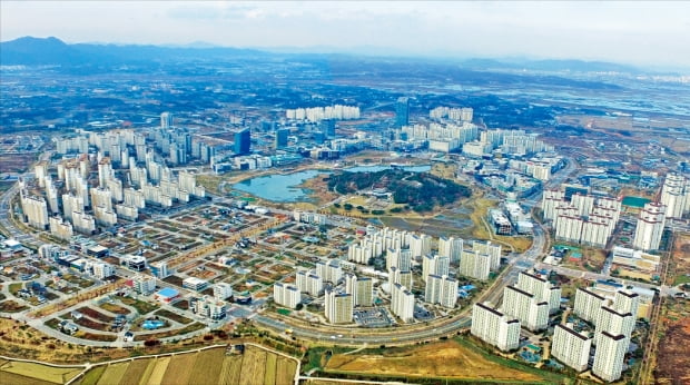 하늘에서 촬영한 광주·전남공동혁신도시. 2014년 조성 이후 5년 만에 인구 3만1000여 명의 자급 도시로 성장했다.  나주시 제공 