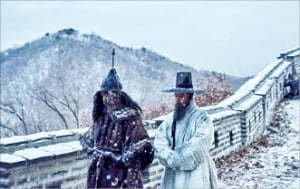 1636년 청나라가 조선의 침입으로 일어난 전쟁을 다룬 영화 ‘남한산성’의 한 장면. 