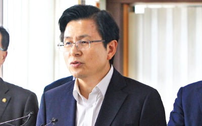 황교안 "법무장관에 맞는 처신 있다"…연일 조국 후보자 맹공