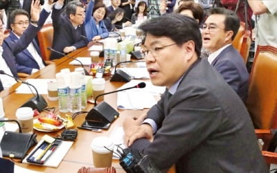 '선거제 개편안' 정개특위 전체회의로 이관…여야 '정면충돌'