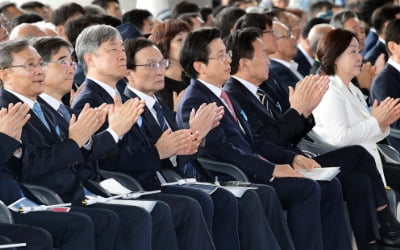 [임도원의 여의도 백브리핑] 난데없는 광복절의 황교안 대표 '박수 논란'