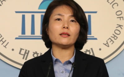 전희경 "조국, 민정수석 시절에 교육부의 미성년자 논문저자 조사에 감찰권 휘둘러"