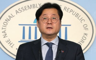 홍익표 "조국 사모펀드, 투자 업종 알려주는 것은 법 위반 아냐"