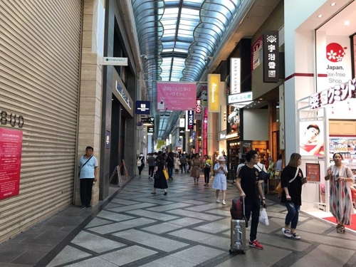 "동일본 지진 때처럼 한산" 오사카만 300번 무역상이 전한 일본