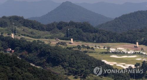 사드 기지 공사 시작…주민 충돌 피해 헬기로 장비·자재 반입