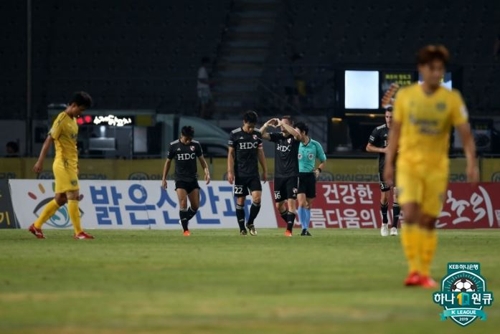 '노보트니 골' 부산, 아산에 1-0 승리…선두와 승점 7차