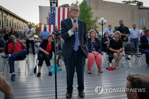 "뭐라도 해보라"…美 오하이오서 주지사에 소리친 성난 군중