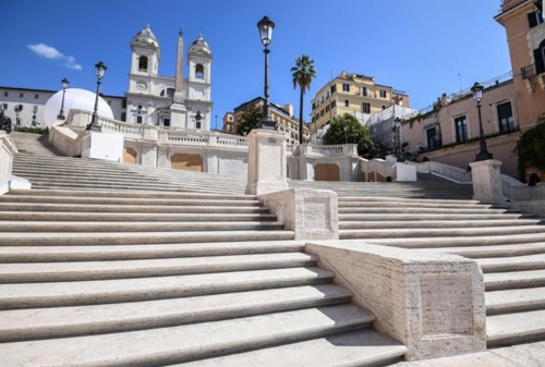 "스페인 계단에 앉기만해도 벌금"…로마 경찰 새 규칙 찬반 논란