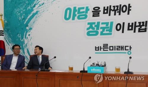 유승민 고리 '보수통합론'에 한국·바른미래 '들썩'