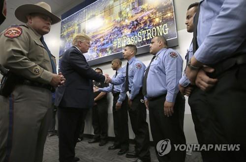 "엘패소 총격 부상자들, 병원 찾아간 트럼프 면담 거부"