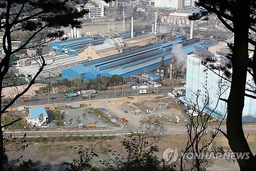 日야마토 그룹 소유 부산 YK스틸 용광로서 '펑'…근로자 숨져(종합)