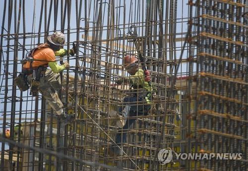 캐나다 7월 임금상승률 10년래 최고…실업률은 5.7%로 악화