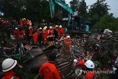 미얀마 산사태 사망자 41명으로 늘어…주택 27채 파묻혀