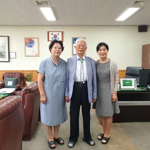 3년 전 타계 아내 모교 청주여고에 남편이 1천만원 대신 기탁