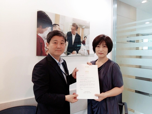 文대통령, 고은주 소설 '그 남자 264' 읽고 작가에 친서(종합)