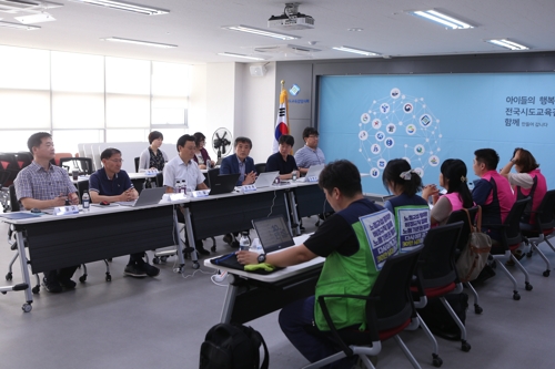 학교 비정규직-교육 당국 실무교섭 재개…기본급 인상안 등 논의