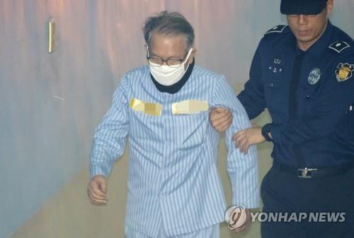 '세월호 보고 조작' 김기춘 1심 집행유예…김장수·김관진 무죄