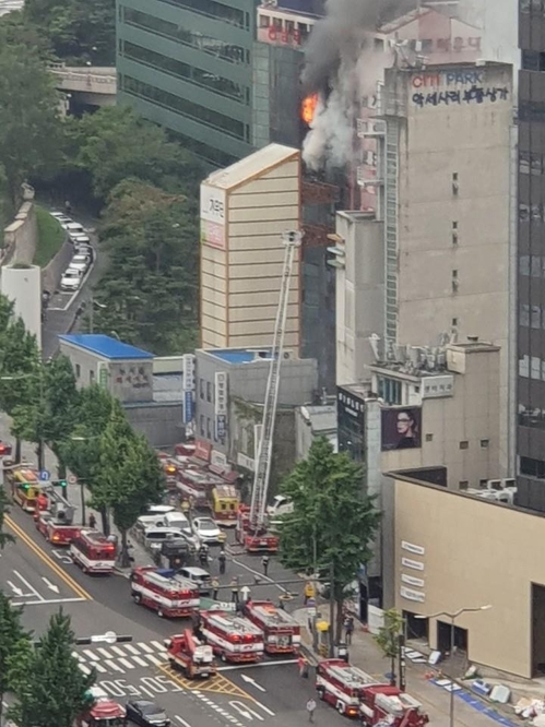 서울 남대문 인근 오피스텔서 불…"현재 진화 중"