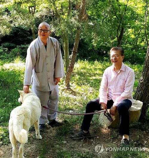 文대통령, 광복절 다음날 하루 휴가…"노모 찾아뵈러 부산에"