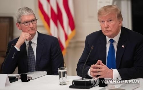 트럼프 '애플·삼성 경쟁' 발언 의도는…보호무역 강화 '우려'