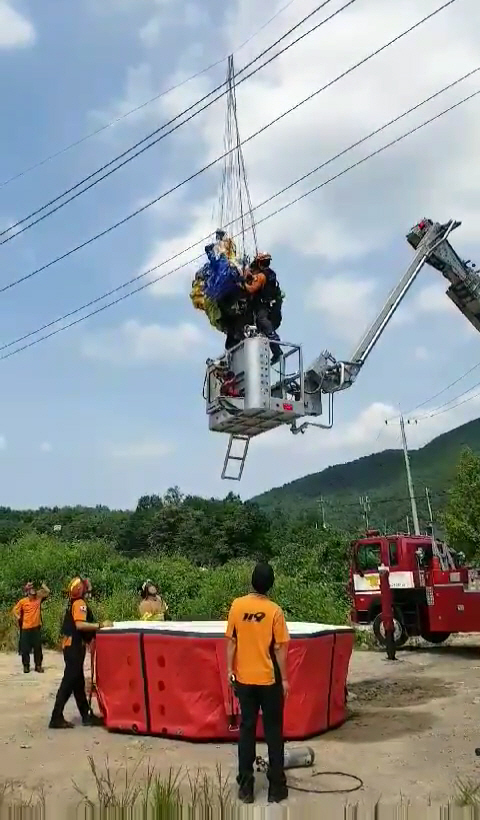 단양서 패러글라이더 고압선에 걸려…열흘 만에 또 사고(종합)